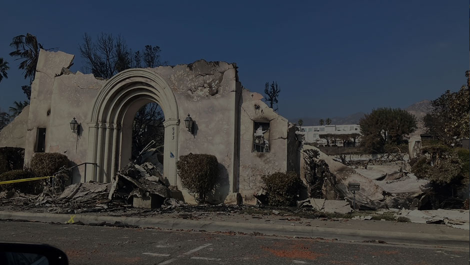 Photo of a burnt house in Los Angeles California